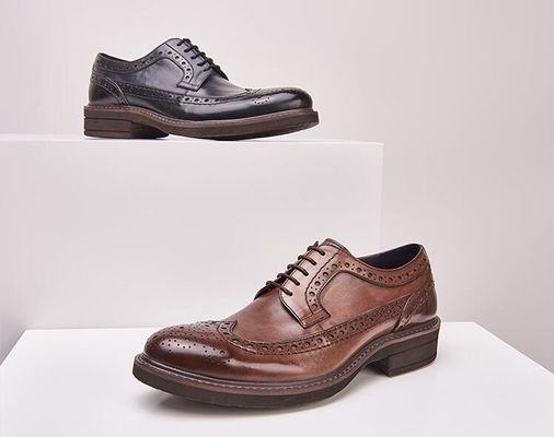 Clásicos zapatos de novia de cuero para hombres, zapatos de cuero para hombres con cordones.