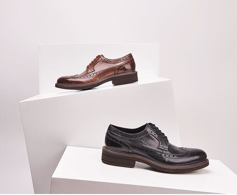 Clásicos zapatos de novia de cuero para hombres, zapatos de cuero para hombres con cordones.