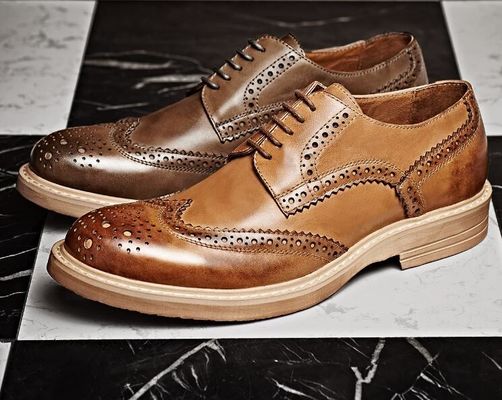 Hombre hecho a mano, calzado de cuero, zapatos de corte, zapatos de corte, zapatos de corte.