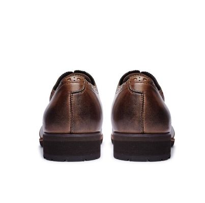 Zapatos suaves para hombres de tamaño normal Zapatos de Brogue de cuero marrón