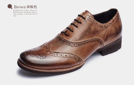 Zapatos suaves para hombres de tamaño normal Zapatos de Brogue de cuero marrón