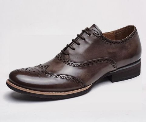 Hombres hechos a mano zapatillas de cuero para banquetes, zapatillas de hueso para hombres