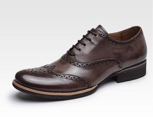 Hombres hechos a mano zapatillas de cuero para banquetes, zapatillas de hueso para hombres