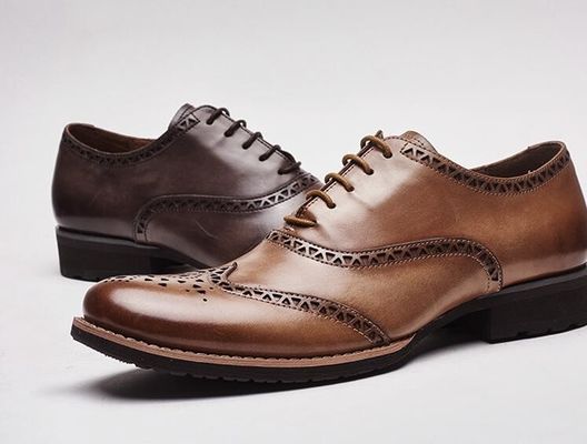 Hombres hechos a mano zapatillas de cuero para banquetes, zapatillas de hueso para hombres