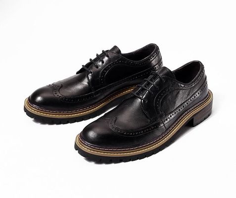 Zapatos casuales de primavera / otoño para hombres zapatos de pie redondo para hombres zapatos de pie negro