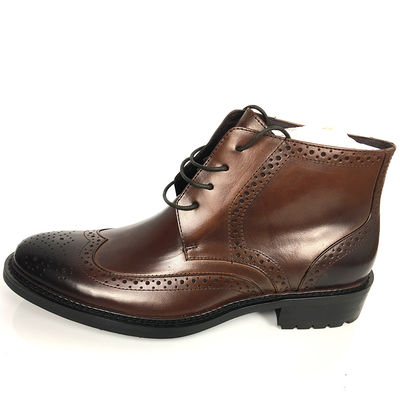 Botas de cuero para hombres de medio invierno marrón, zapatillas de nieve de piel favorable.