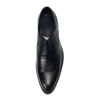 Los caballeros de clase alta se visten zapatos clásicos de cuero genuino zapatos de hombre