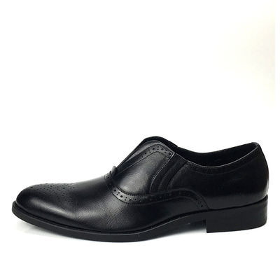 Los caballeros de clase alta se visten zapatos clásicos de cuero genuino zapatos de hombre
