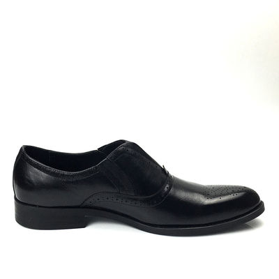 Los caballeros de clase alta se visten zapatos clásicos de cuero genuino zapatos de hombre