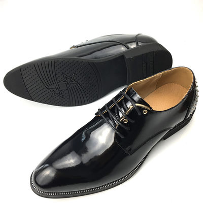 Asuntos de Negocios Hombres Vestidos de cuero Zapatos Sin igual Apariencia sofisticada