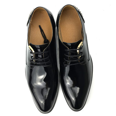 Asuntos de Negocios Hombres Vestidos de cuero Zapatos Sin igual Apariencia sofisticada