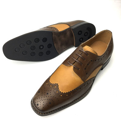 Historia larga Diseño clásico Hombres zapatos de novia de cuero personalizados
