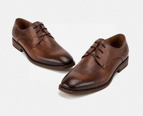 Hombres de oficina con vestimenta formal zapatos de cuero italianos originales