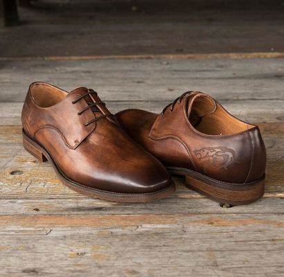 Hombres de oficina con vestimenta formal zapatos de cuero italianos originales