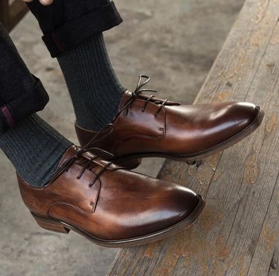 Hombres de oficina con vestimenta formal zapatos de cuero italianos originales