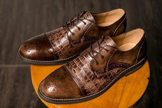 Zapatos de piel de cocodrilo Patina para hombres, Brogue Wingtips Zapatos de hombre de cuero exótico