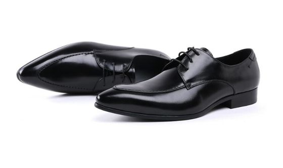 En grabado de diseño de patente de cuero negro zapatos de vestir, cordones hasta zapatos de vestir