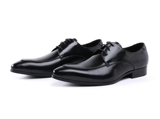 En grabado de diseño de patente de cuero negro zapatos de vestir, cordones hasta zapatos de vestir