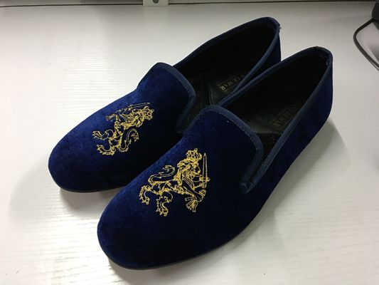 Mujeres de terciopelo duraderas con zapatillas redondas de dedo masculino azul de casaco
