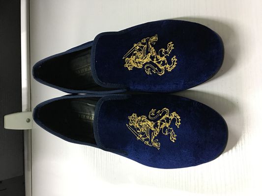 Mujeres de terciopelo duraderas con zapatillas redondas de dedo masculino azul de casaco