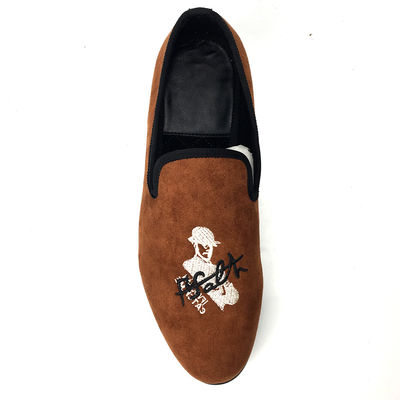 Los zapatos de terciopelo de color naranja para hombres usan zapatos de cuero resistentes, transpirables y cómodos.