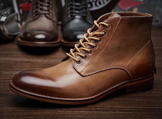 Hombres clásicos Invernal inodoro de ropa botas de cuero genuino OEM / ODM Servicio