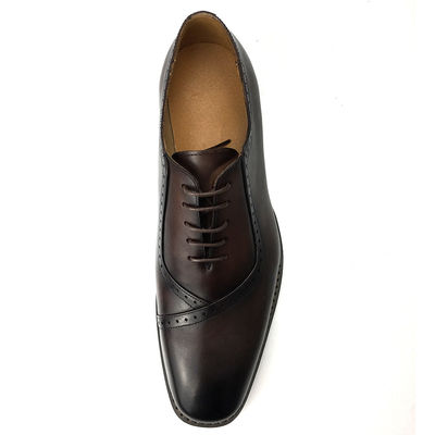 Calzado británico de estilo masculino con puntas en los dedos / cordones calzado informal de color marrón