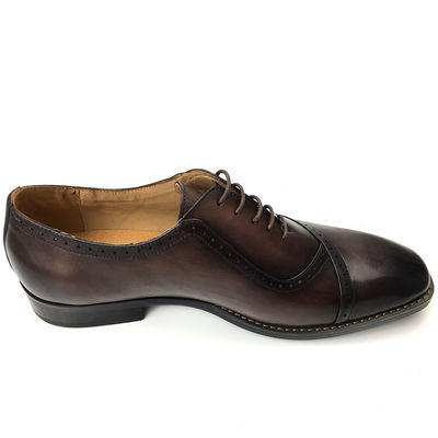 Calzado británico de estilo masculino con puntas en los dedos / cordones calzado informal de color marrón