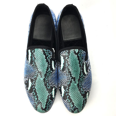 Diseño elegante Snakeskin Loafers para hombres Usar zapatos de manejo de cuero para hombres resistentes