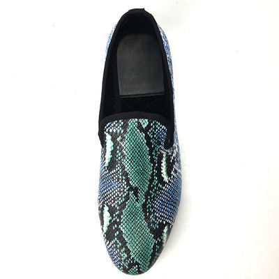 Diseño elegante Snakeskin Loafers para hombres Usar zapatos de manejo de cuero para hombres resistentes