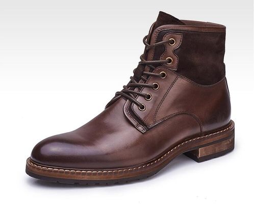 Cómodo hombre vestido de cuero botas café suave y zapatos antiguos azules