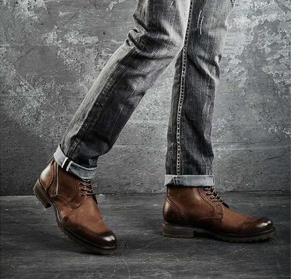 Las botas de encaje masculino de tobillo resistentes para el uso casual de las botas masculinas de cuero de vaquero