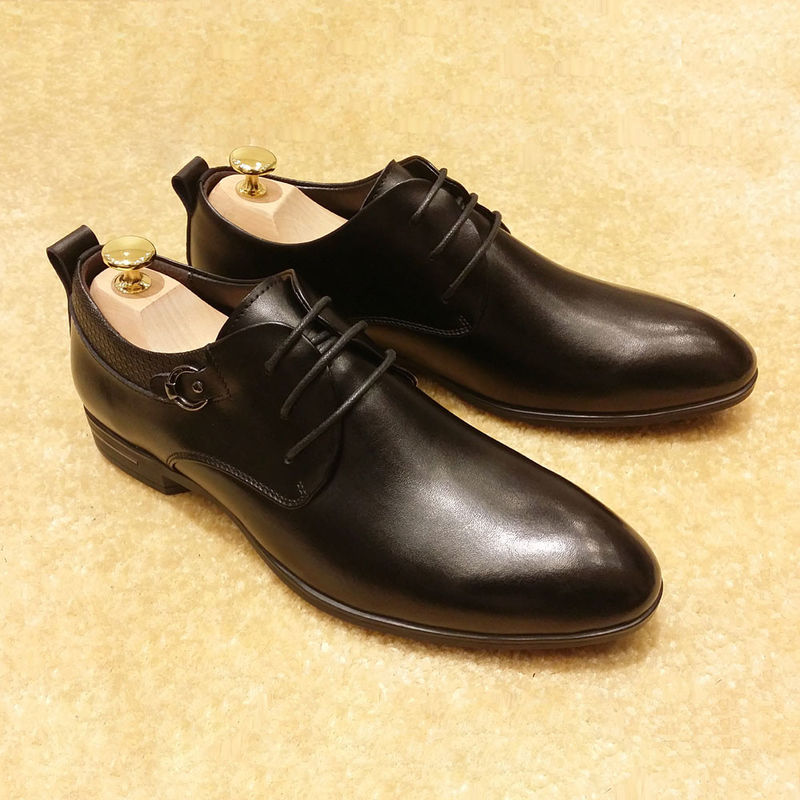 Zapatos de hombre de cuero italiano para bodas, zapatos negros con cordones.