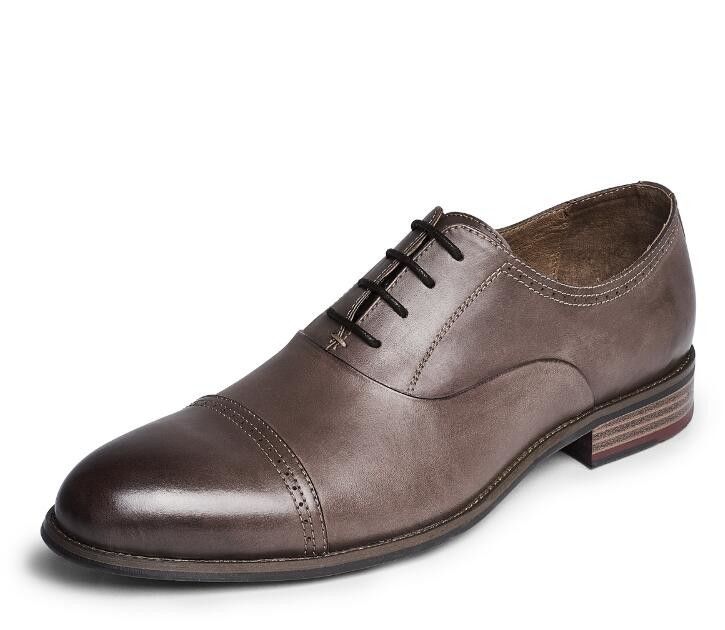Pés redondos de moda para hombres, zapatos de vestir, cordones, zapatos de Oxford marrón oscuro.